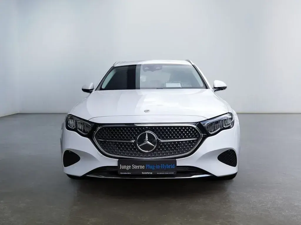 Gebraucht Mercedes 300 Avantgarde 197 PS (144 kW) 2025 Weiß manufaktur lack manufaktur opalithw Kombi