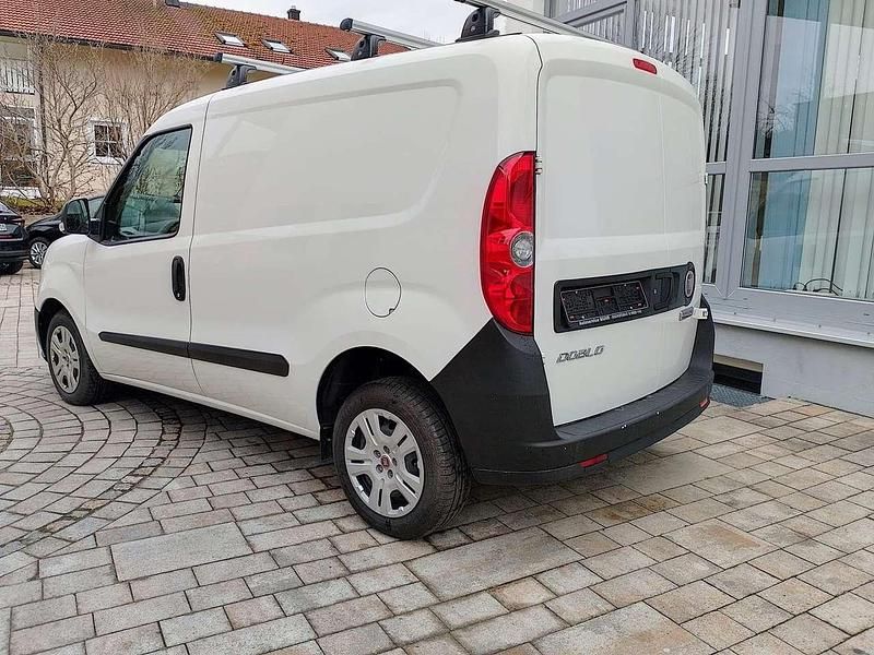 Gebraucht Fiat Doblò 101 PS (74 kW) 2022 Colore esterno (weiß) Van / Kleinbus