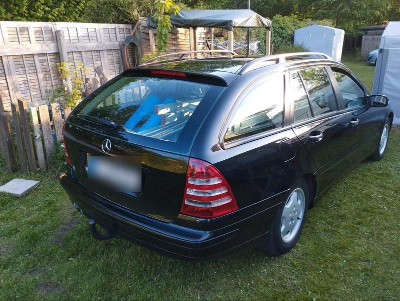 Gebraucht Mercedes 220 150 PS (110 kW) 2005 Schwarz Kombi