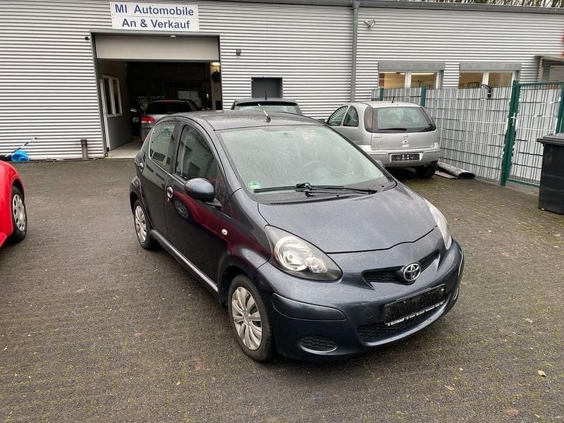 Gebraucht Toyota Aygo 68 PS (50 kW) 2009 Grau Kleinwagen