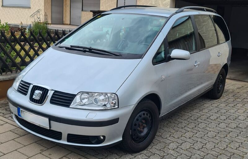Grau Gebraucht 2009 Seat Alhambra Sport Van / Kleinbus | 6.500 € - Bild 1/4