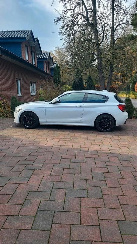 Weiß Gebraucht 2014 BMW 120 M Sport Kleinwagen | 12.499 € (Teuer) - Bild 1/4