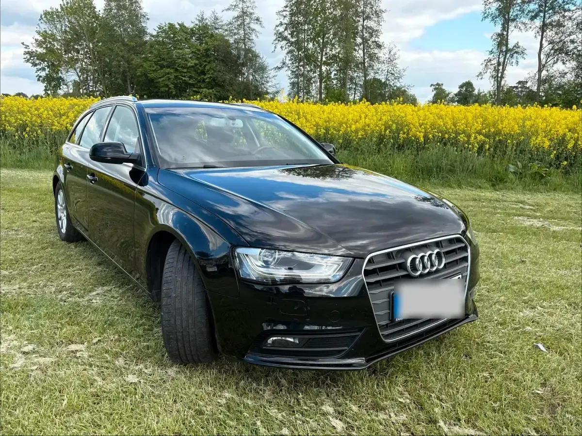 Gebraucht Audi A4 130 PS (95 kW) 2014 Schwarz Kombi