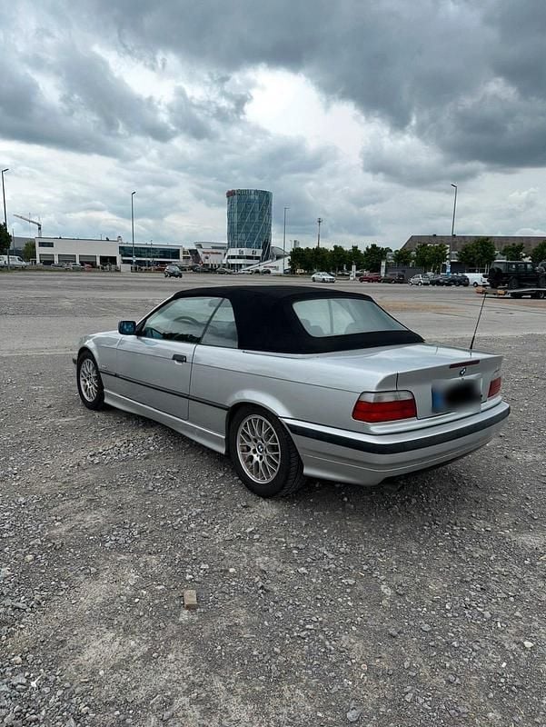 Gebraucht BMW 318 Cabriolet 116 PS (85 kW) 2000 Silber Cabrio