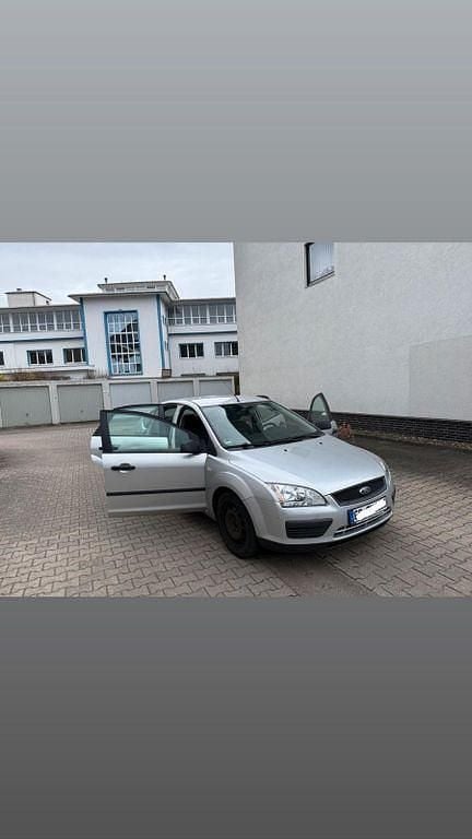Gebraucht Ford Focus 101 PS (74 kW) 2006 Silber Limousine