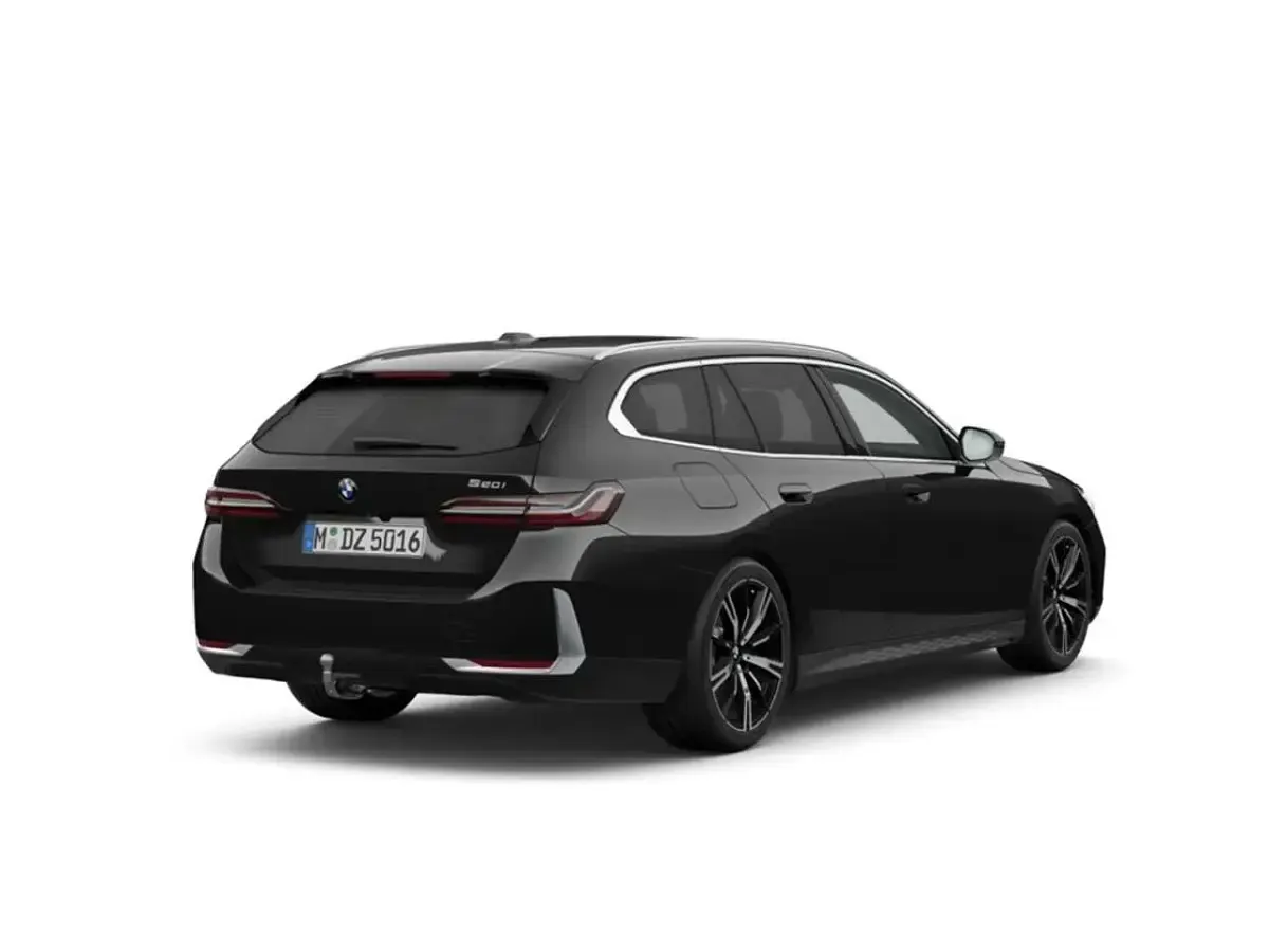 Gebraucht BMW 520 M Sport 208 PS (152 kW) 2026 Saphirschwarz metallic Kombi