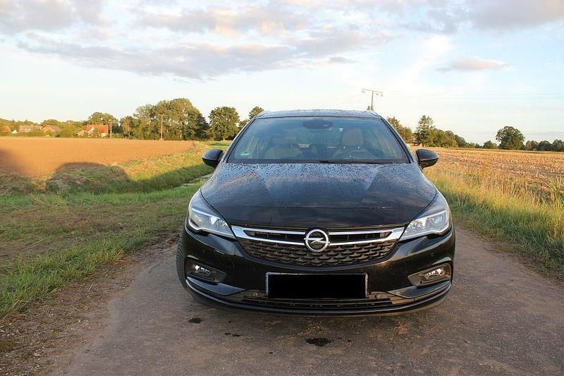 Schwarz Gebraucht 2017 Opel Astra Edition Kombi | 9.600 € (Fairer Preis) - Bild 1/4