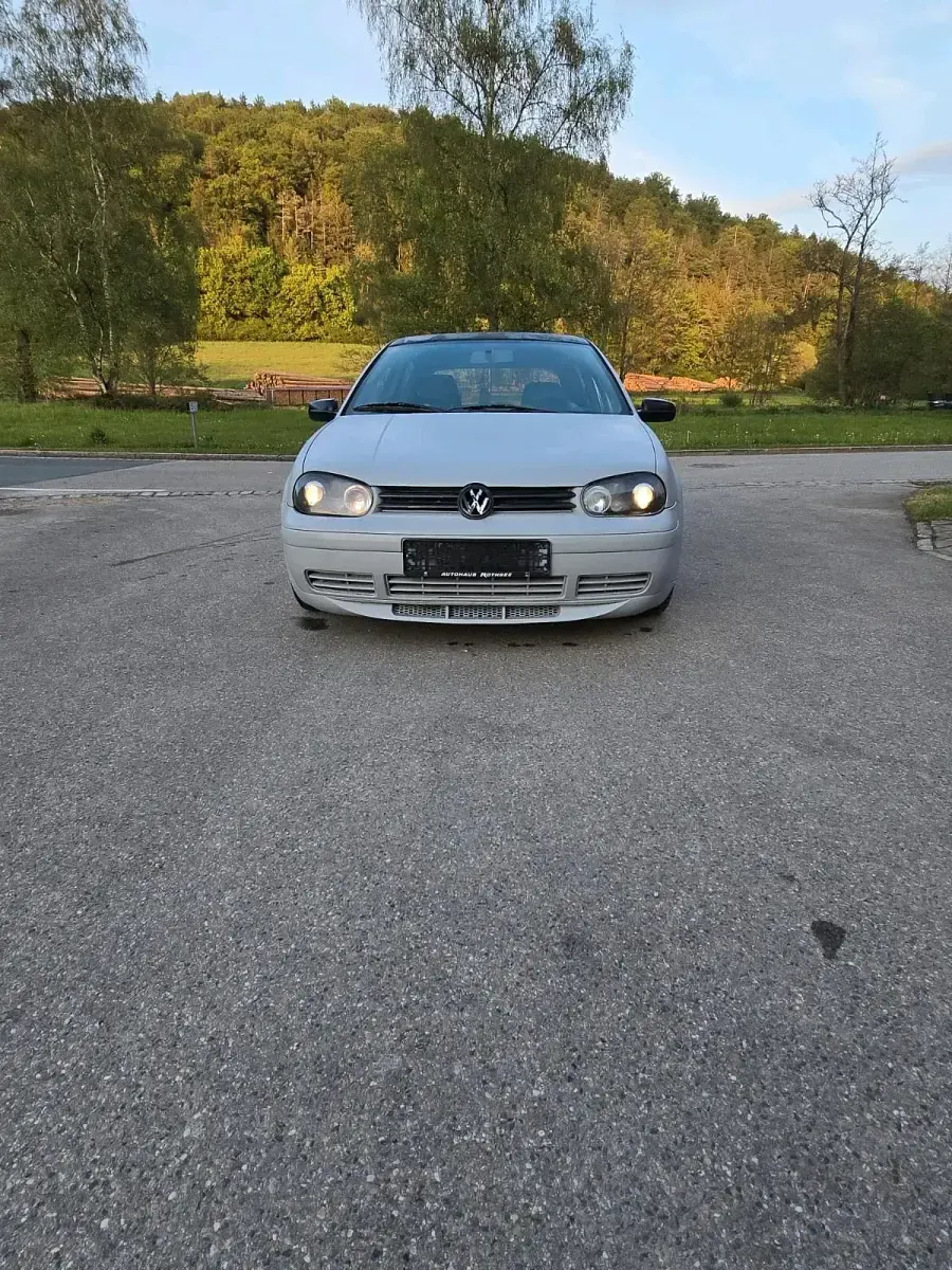 Używany VW Golf IV 75 KM (55 kW) 2002 Szary Sedan/Limuzyna