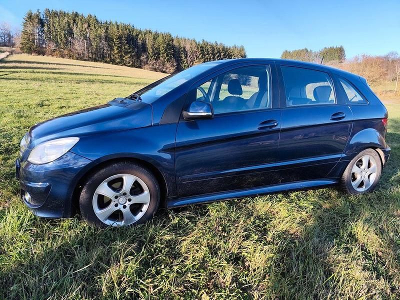 Blau Gebraucht 2008 Mercedes B150 Van / Kleinbus | 3.900 € (Fairer Preis) - Bild 1/4