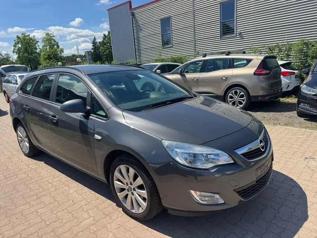 Gebraucht Opel Astra Design Edition 140 PS (102 kW) 2012 Schwarz Kombi