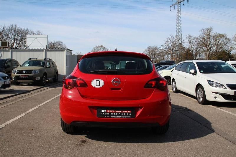 Gebraucht Opel Astra Innovation 101 PS (74 kW) 2011 Rot Limousine