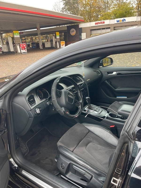 Schwarz Gebraucht 2011 Audi A5 Limousine | 10.700 € (Fairer Preis) - Bild 1/4