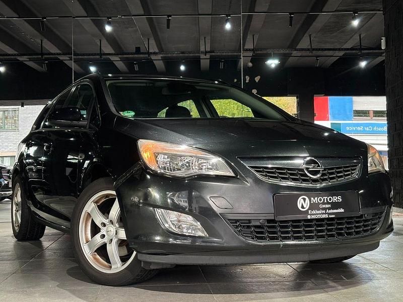 Gebraucht 2011 Opel Astra Design Edition Kombi | 2.699 € (Etwas zu teuer) - Bild 1/4