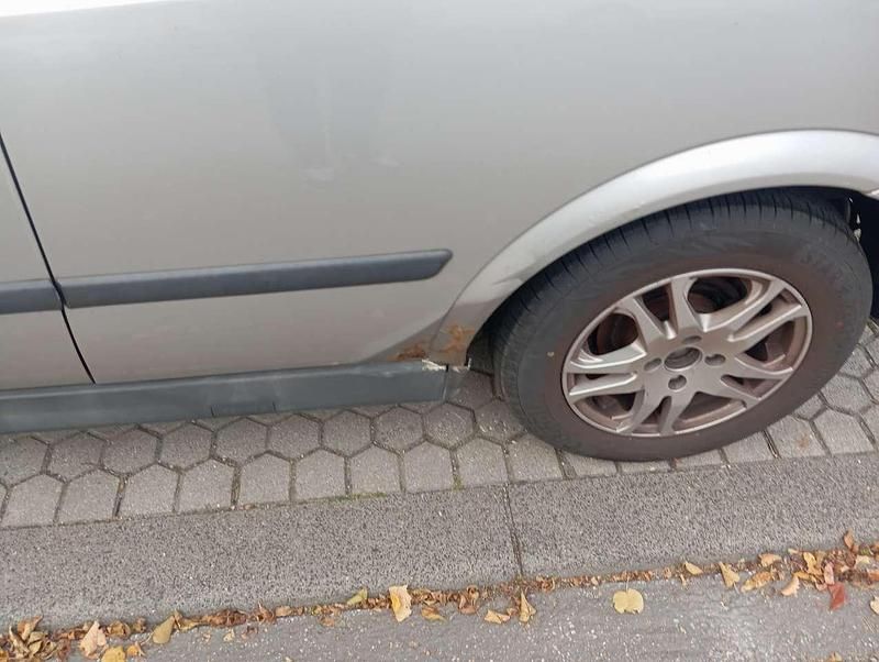 Gebraucht Opel Astra Selection 75 PS (55 kW) 2001 Silber Limousine