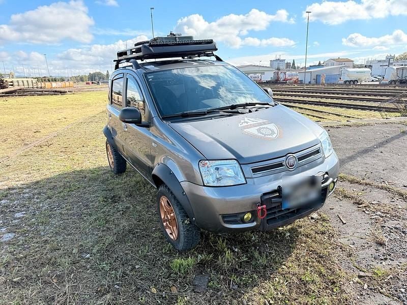 Gebraucht Fiat Panda 4x4 85 PS (62 kW) 2012 Grau Kleinwagen