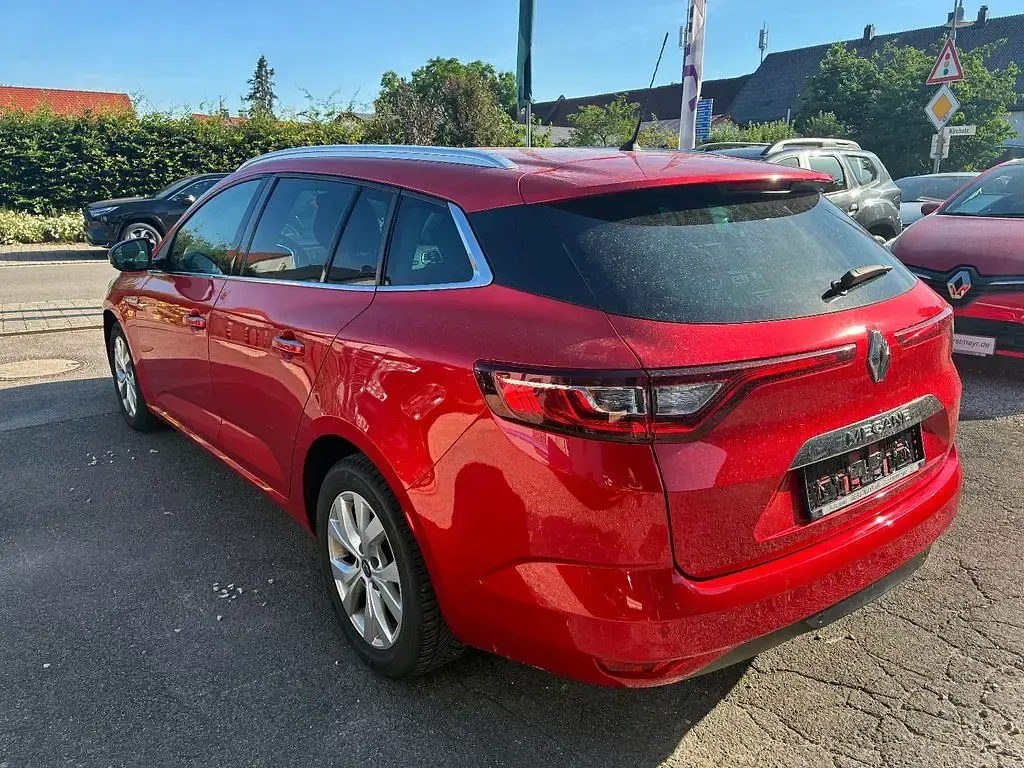 Gebraucht Renault Mégane LIMITED Deluxe 140 PS (102 kW) 2019 Rot Limousine