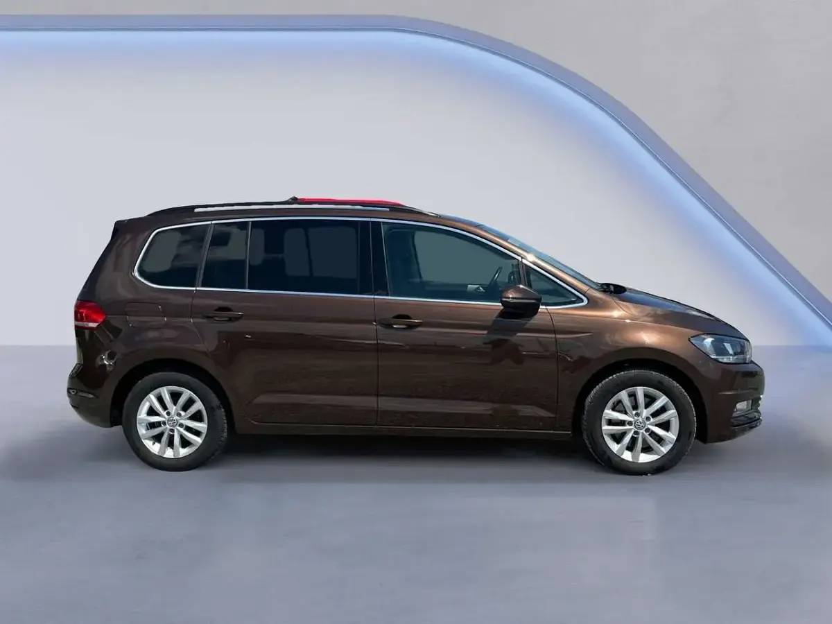 Gebraucht VW Touran Comfortline 110 PS (80 kW) 2016 Braun Van / Kleinbus