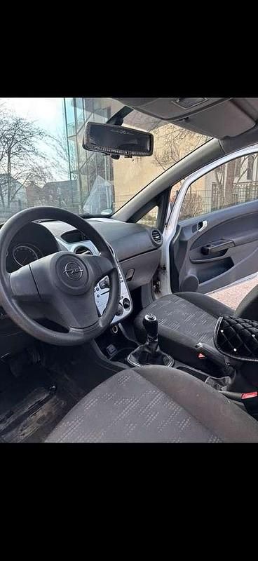 Usata Opel Corsa Edition 69 CV (50 kW) 2012 Bianco Utilitaria