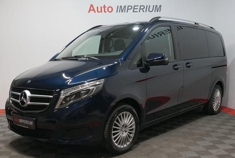 Gebraucht Mercedes V220 163 PS (119 kW) 2017 Blau Van / Kleinbus