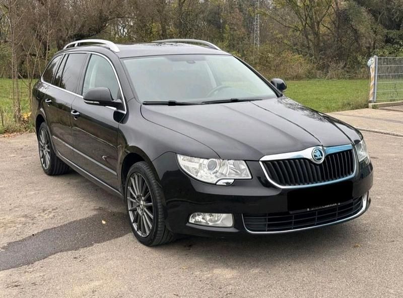 Gebraucht Skoda Superb Ambition 160 PS (117 kW) 2011 Schwarz Kombi