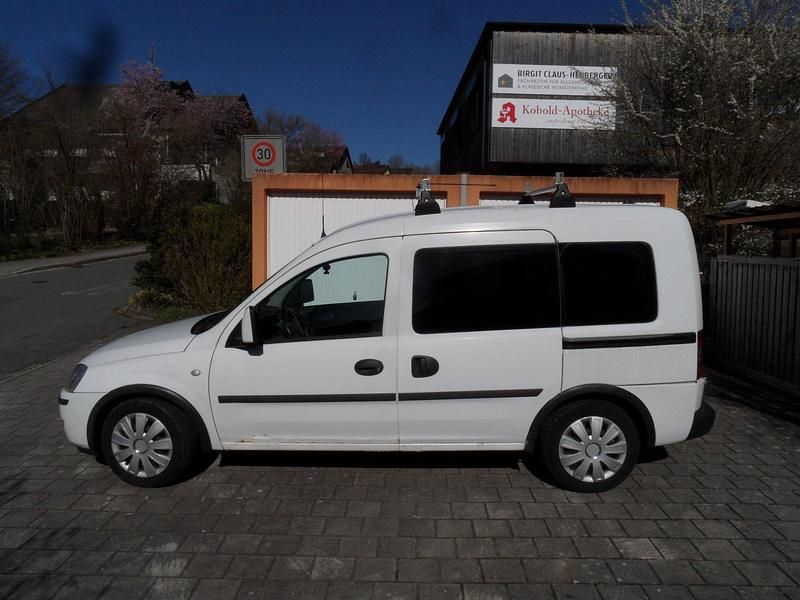 Usata Opel Combo 101 CV (74 kW) 2005 Bianco Monovolume