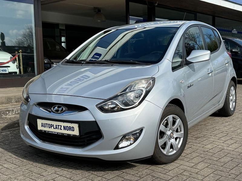 Silber Gebraucht 2012 Hyundai ix20 Classic Kleinwagen | 6.499 € (Fairer Preis) - Bild 1/4