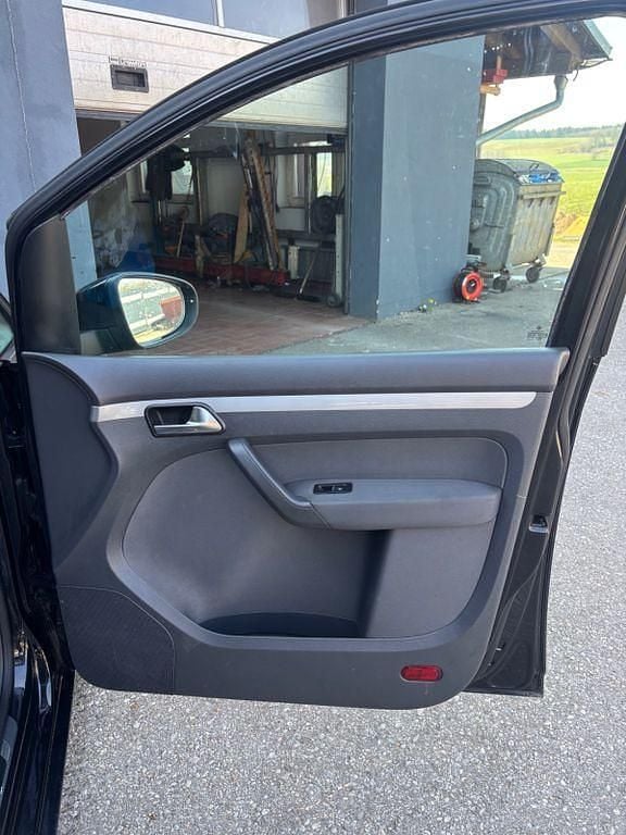 Gebraucht VW Touran Match 105 PS (77 kW) 2013 Schwarz Van / Kleinbus