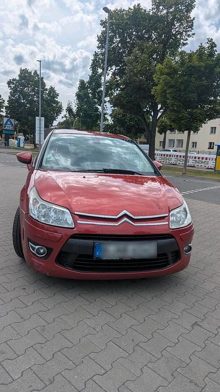 Rot Gebraucht 2010 Citroën C4 Tendance Coupé | 1.875 € - Bild 1/4