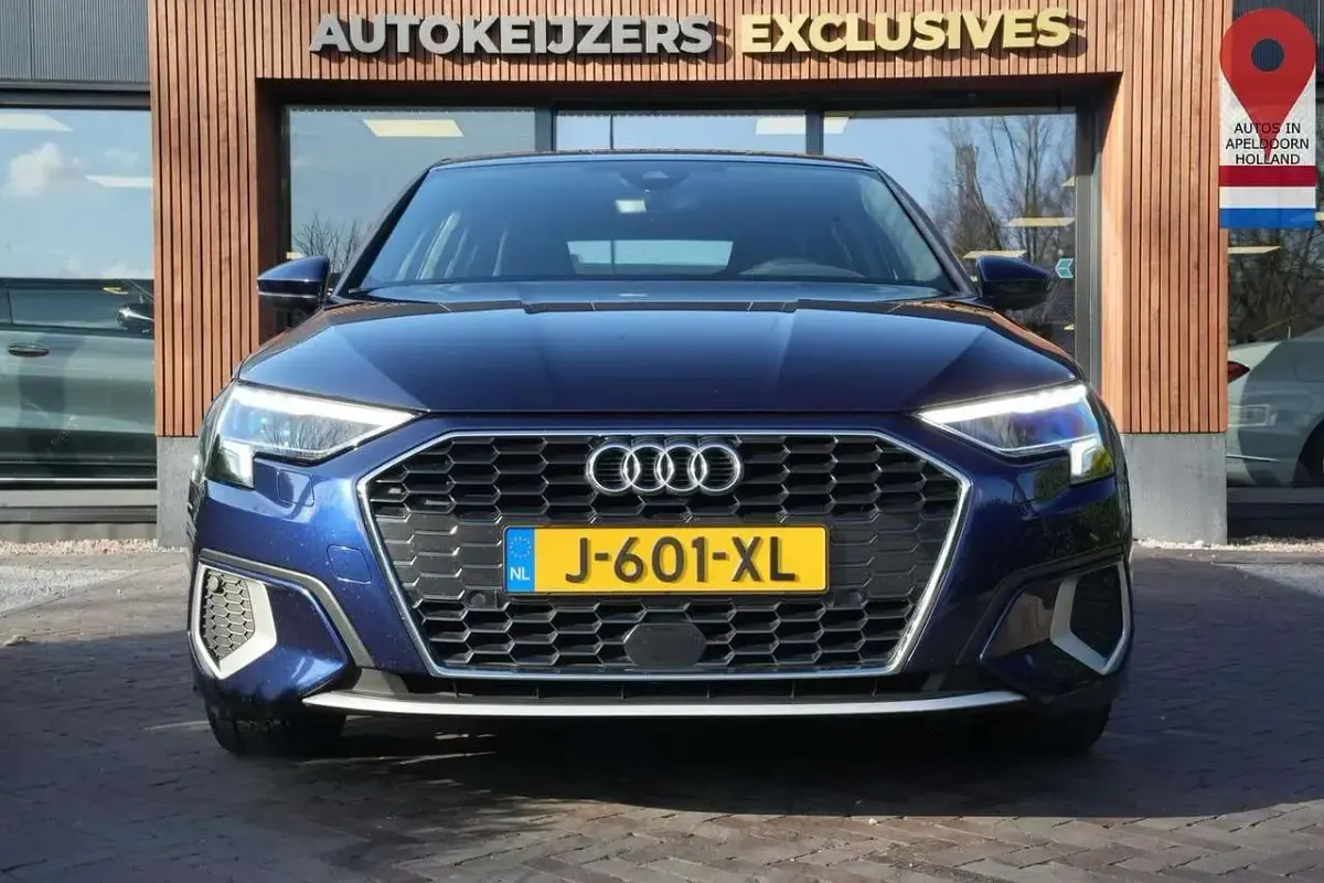 Gebraucht Audi A3 Business 150 PS (110 kW) 2020 Navarrablauw metallic Limousine