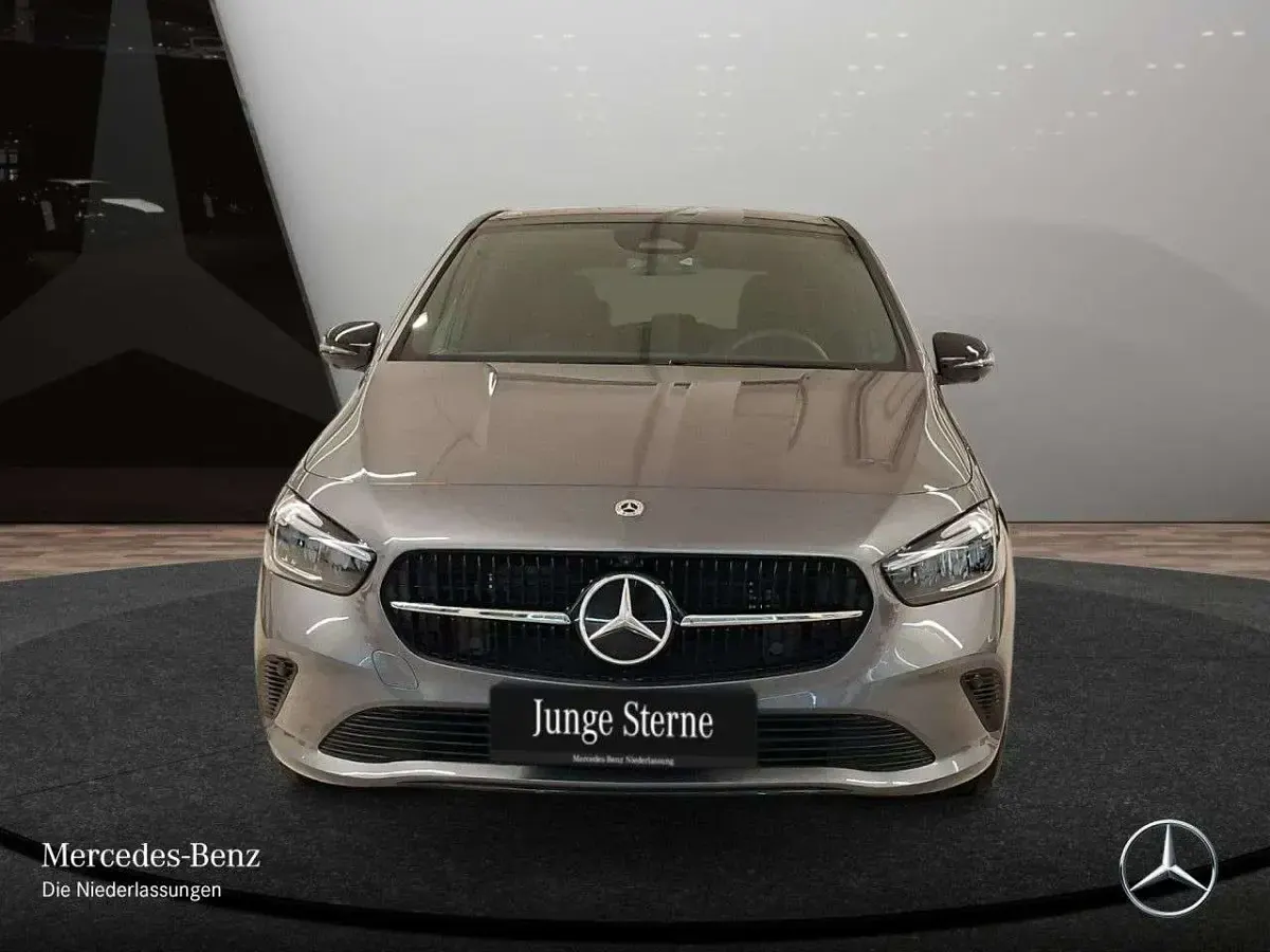 Gebraucht Mercedes B250e Progressive 163 PS (119 kW) 2025 Grau Kleinwagen