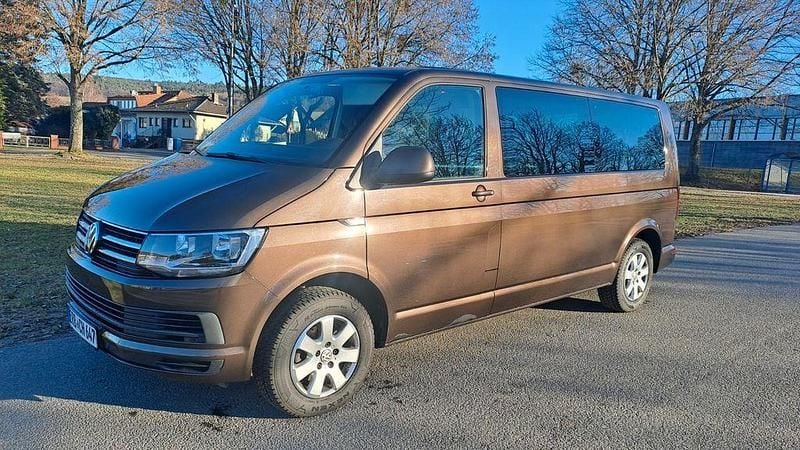 Braun Gebraucht 2017 VW Caravelle Comfortline Van / Kleinbus | 27.900 € (Superpreis) - Bild 1/4