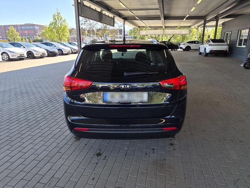 Second-hand Kia Ceed 128 CP (94 kW) 2013 Negru Hatchback