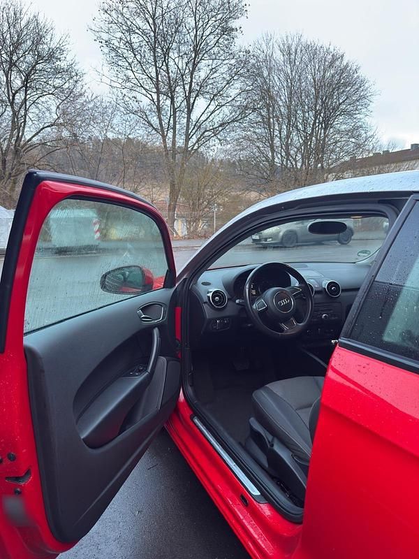Gebraucht Audi A1 S-Line 122 PS (89 kW) 2011 Rot Kleinwagen