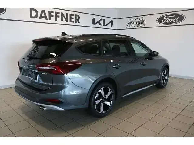 Gebraucht Ford Focus Active X 155 PS (114 kW) 2023 Grau Kombi