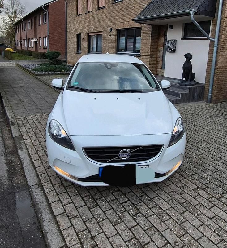 Gebraucht Volvo V40 120 PS (88 kW) 2014 Weiß Limousine