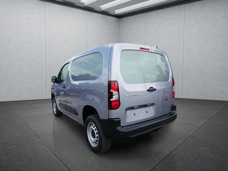 Neu Peugeot Partner 131 PS (96 kW) 2025 Silber Van / Kleinbus