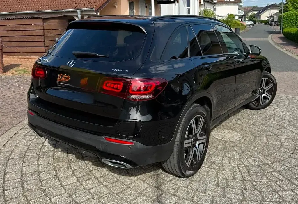 Gebraucht Mercedes GLC300de 306 PS (225 kW) 2022 Schwarz SUV