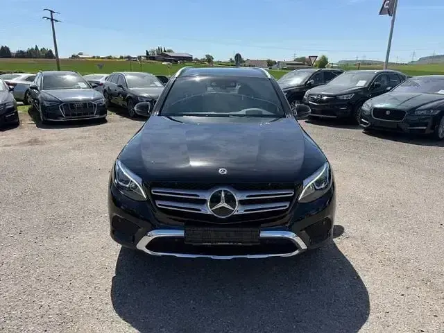 Używany Mercedes GLC350 258 KM (189 kW) 2017 Czarny SUV