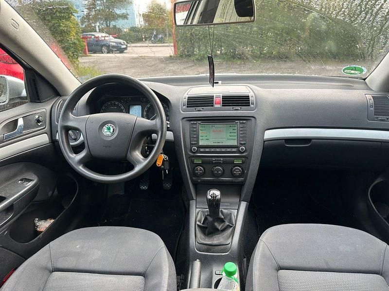 Silber Gebraucht 2005 Skoda Octavia Elegance Kombi | 999 € (Superpreis) - Bild 1/4