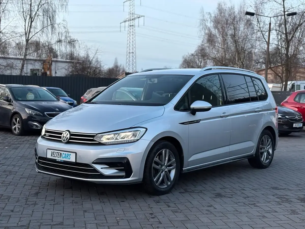 Gebraucht VW Touran R-line 150 PS (110 kW) 2019 Silber Van / Kleinbus