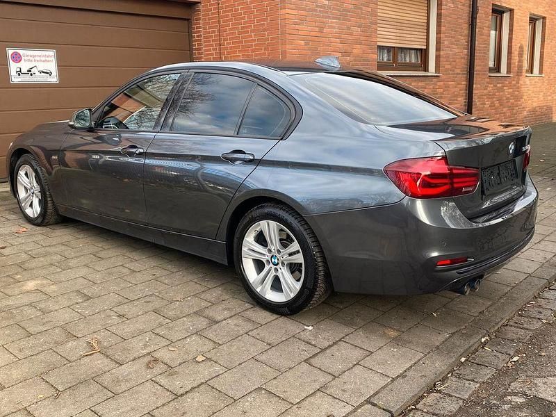 Gebraucht BMW 320 Sport Line 190 PS (139 kW) 2018 Grau Limousine