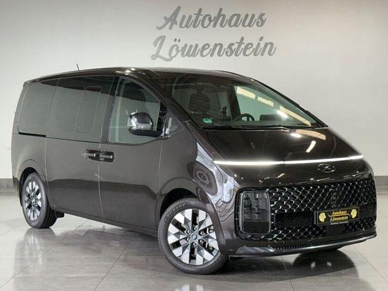 Braun Gebraucht 2022 Hyundai Staria Signature Van | 43.980 € (Fairer Preis) - Bild 1/4