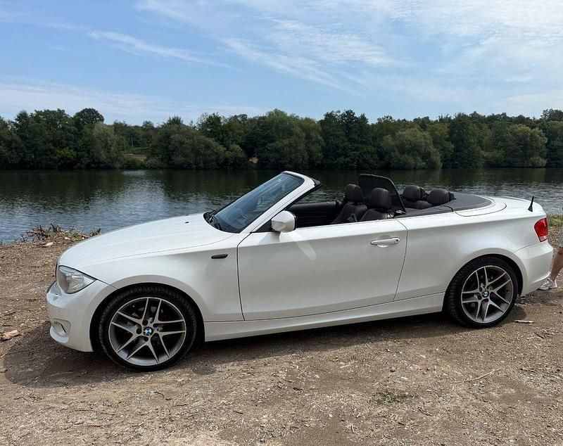 Weiß Gebraucht 2014 BMW 120 Sport Line Kleinwagen | 9.600 € (Fairer Preis) - Bild 1/4