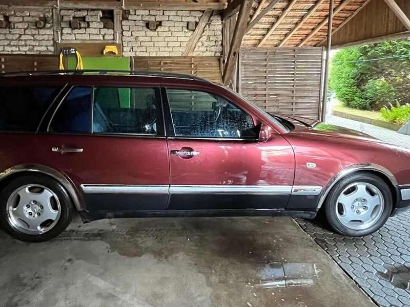 Gebraucht Mercedes E200 Avantgarde 136 PS (100 kW) 1997 Rot Kombi