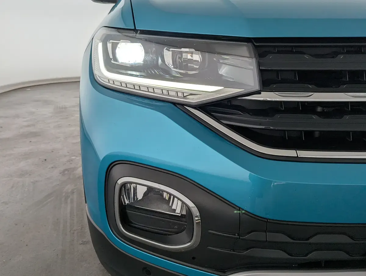 Gebraucht VW T-Cross Active 150 PS (110 kW) 2021 Makena tuerkis SUV