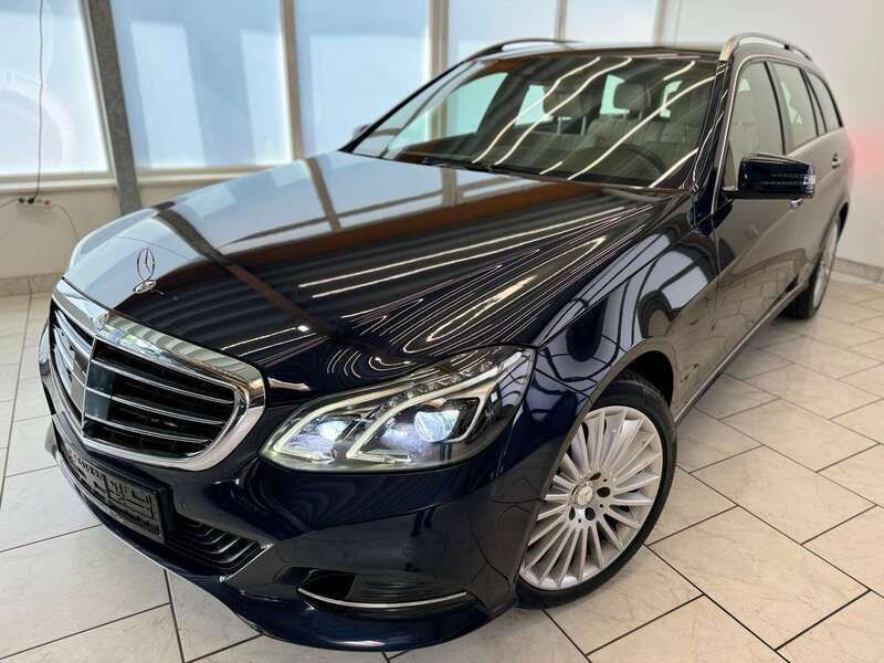 Cavansitblau metalliclack Gebraucht 2013 Mercedes E500 Kombi | 33.999 € (Etwas zu teuer) - Bild 1/4