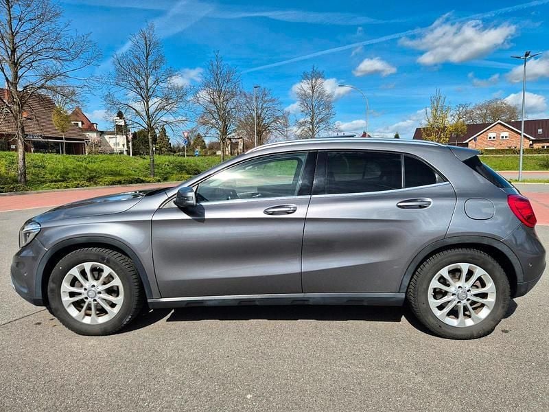 Gebraucht Mercedes GLA220 Style 170 PS (125 kW) 2015 Grau SUV