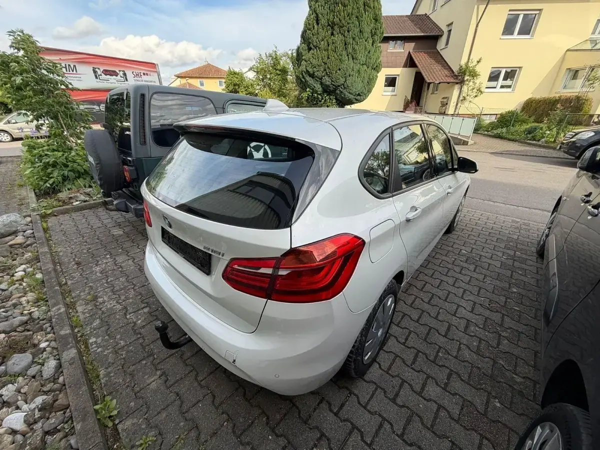 Gebraucht BMW 218 Advantage 136 PS (100 kW) 2016 Weiß Kombi