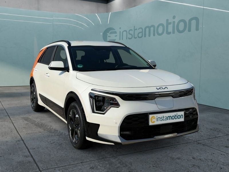 Weiß Gebraucht 2023 Kia e-Niro Inspiration SUV | 48.074 € - Bild 1/3