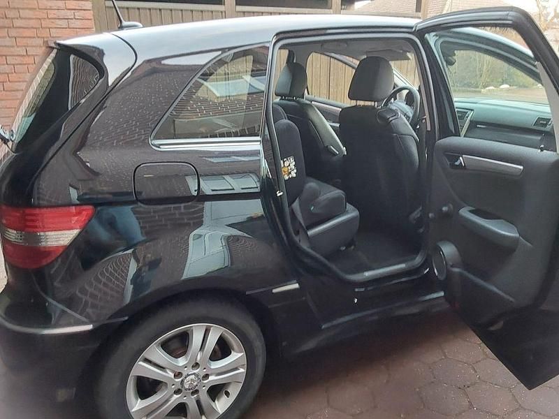Gebraucht Mercedes B180 109 PS (80 kW) 2008 Schwarz Van / Kleinbus